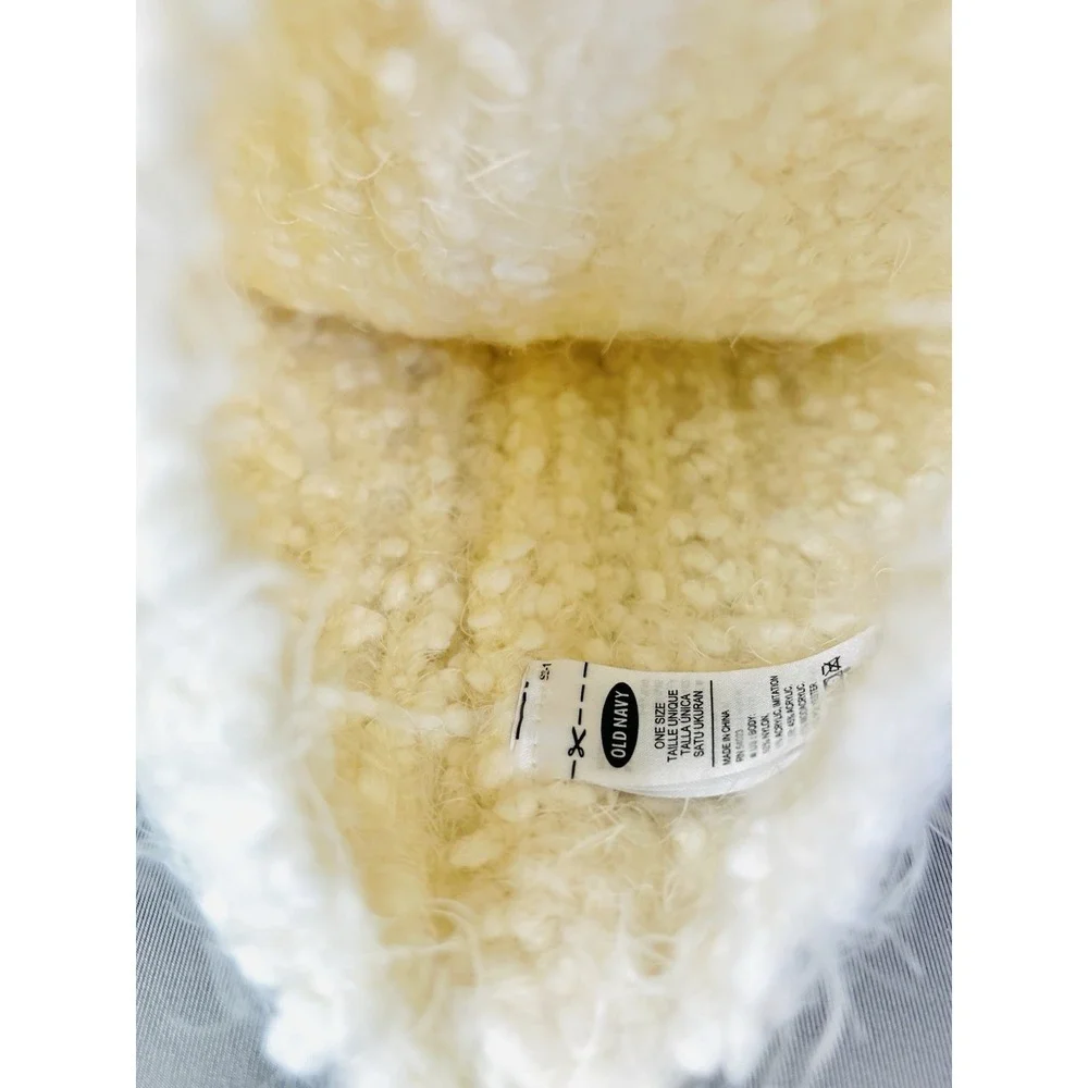 Old Navy Faux‎ Fur Women's Beanie Winter Hat With Pom White NEW With Tags